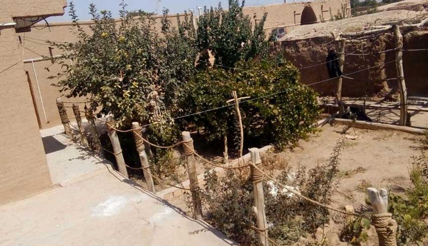 اقامتگاه بوم گردی ریواس مهریز 
