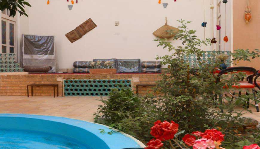 اقامتگاه بوم گردی اوروزا یزد